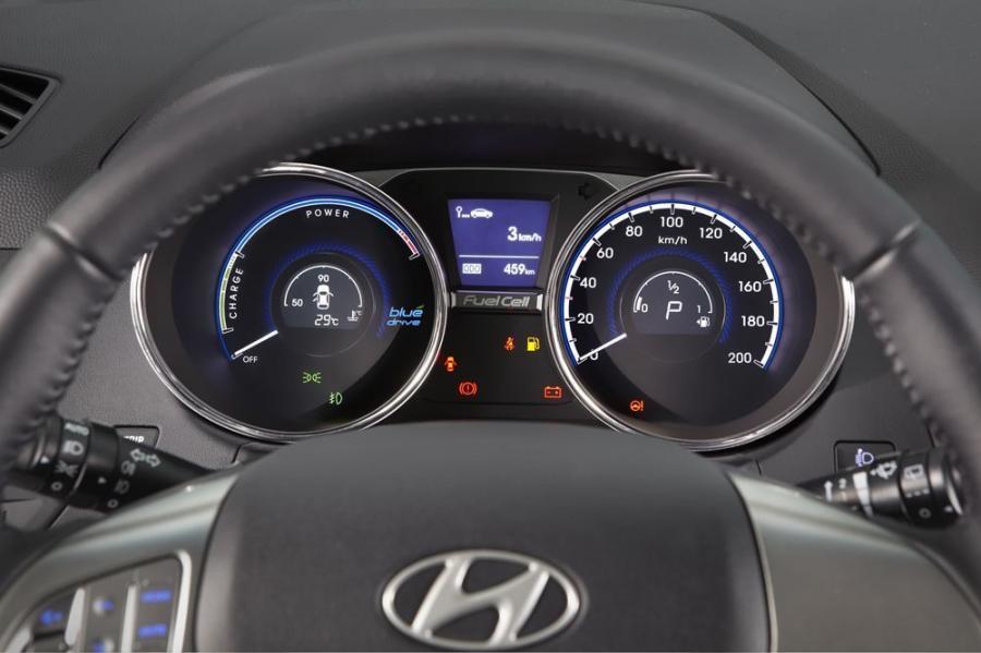  Hyundai ix35 Fuel Cell 2012 года  (фото 2 из 32)